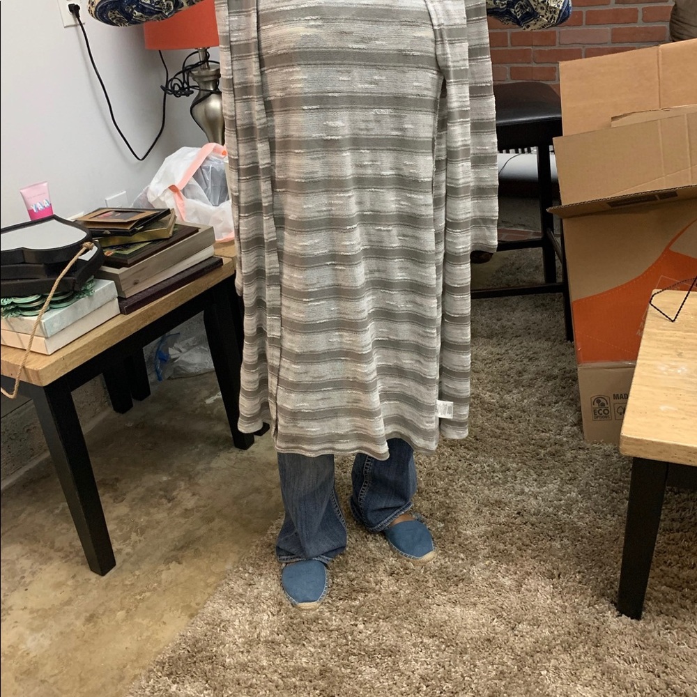 Dresses - Picture 6 of 8